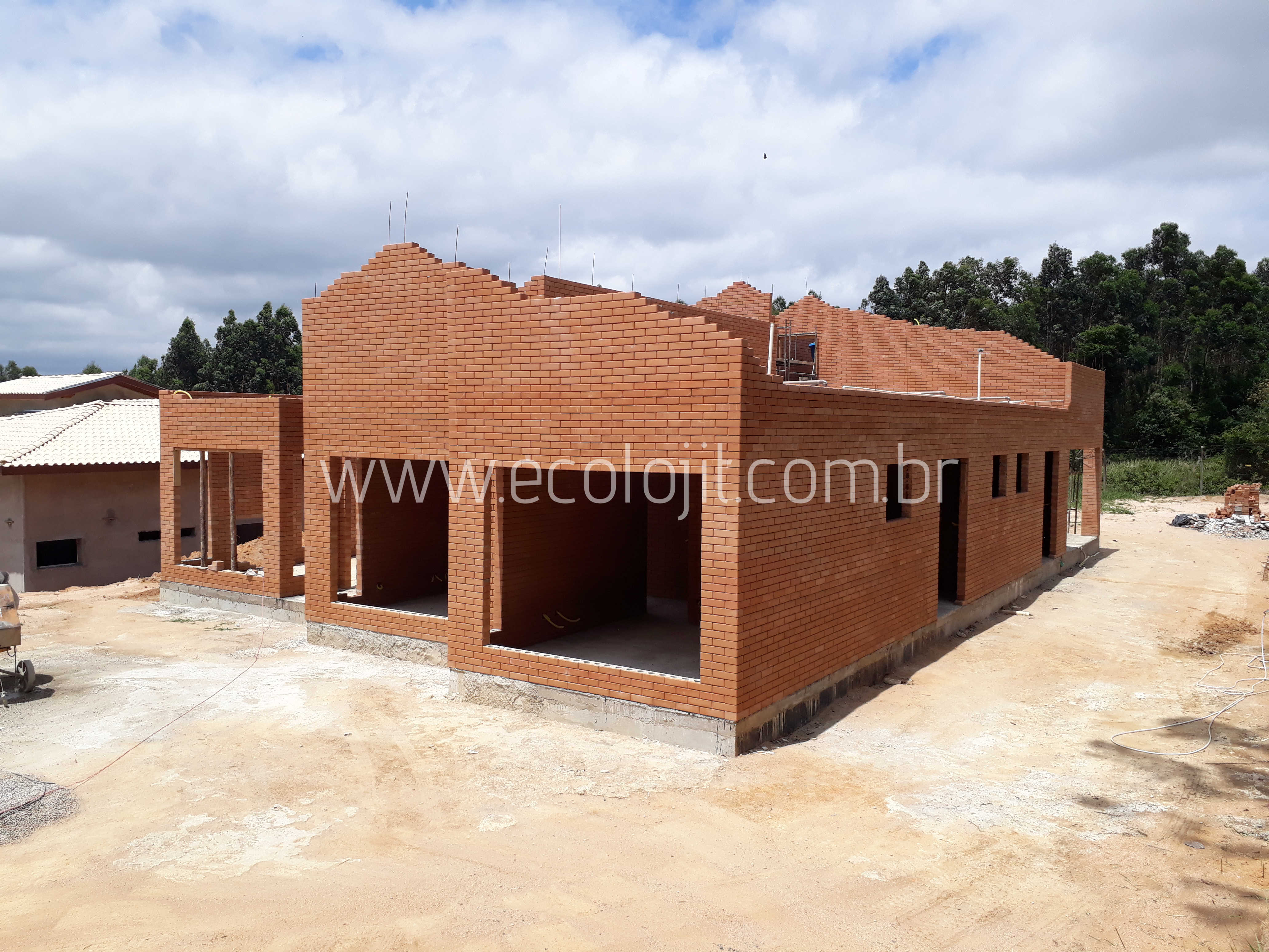 Casas de alto padrão com tijolo ecológico EcolojiT.